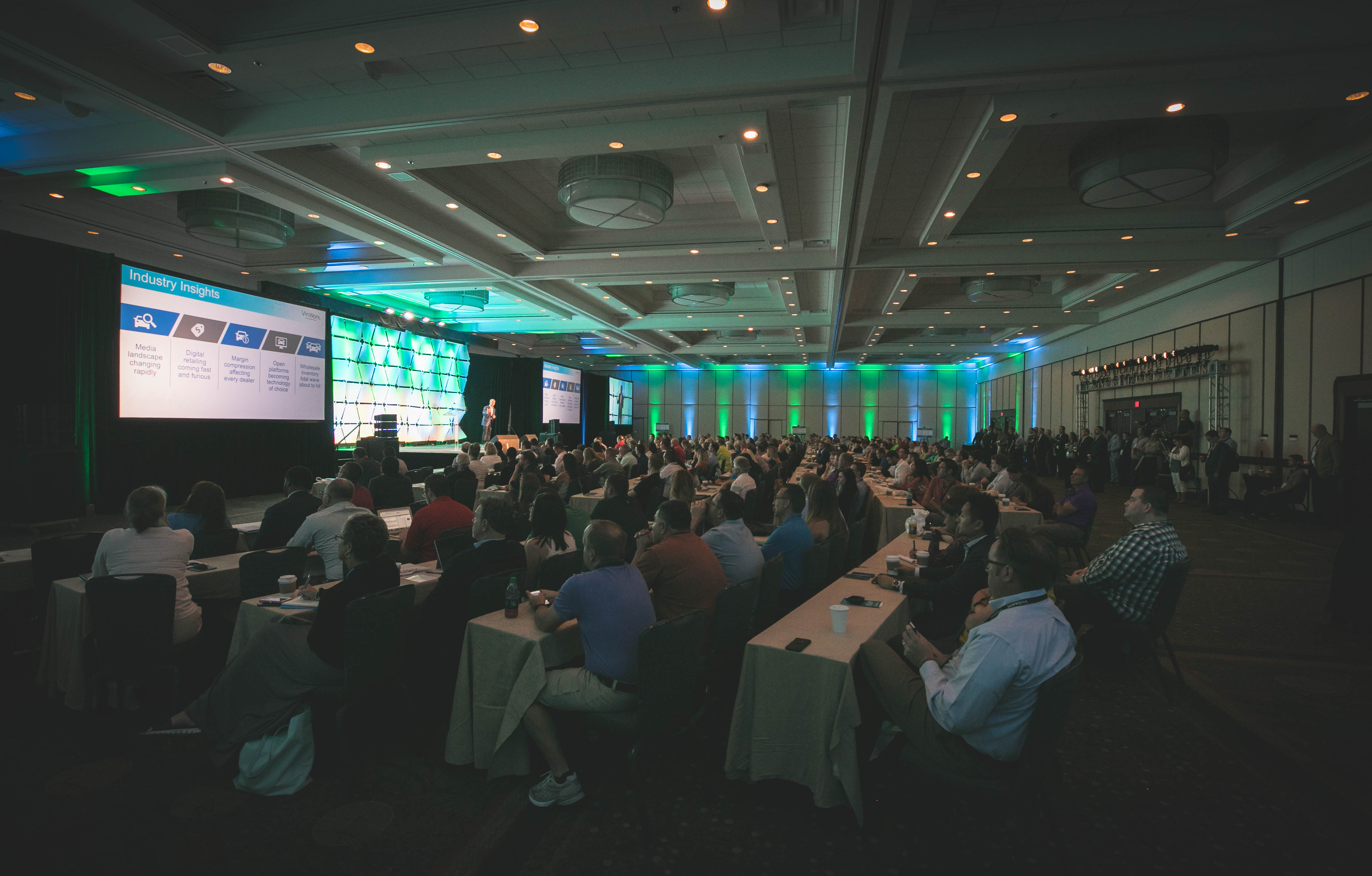 More than 300 dealers and industry experts fill the Grand Ballroom for a presentation by Mark O’Neil, Executive Vice President and Chief Operating Officer of Cox Automotive.